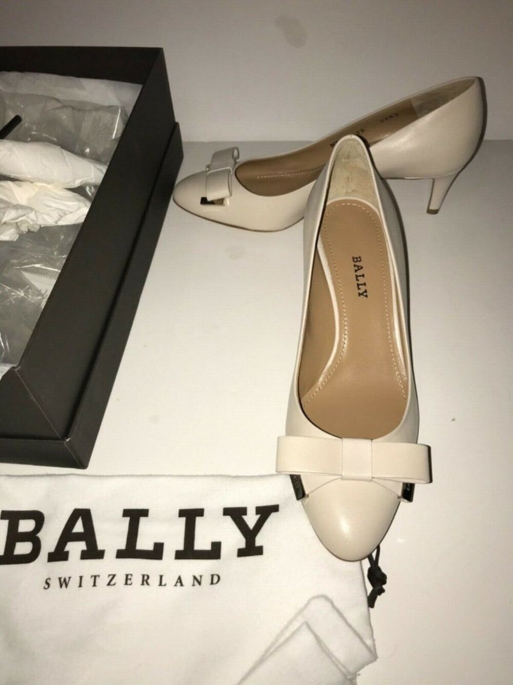 NWB BALLY Classic Beige Nude Leather Heels Pumps Shoes size5.5 36 Bow Italy made